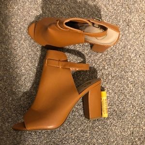 [BRAND NEW] Women’s Size 9 Cognac Peep Toe Chunky Heels (3”)